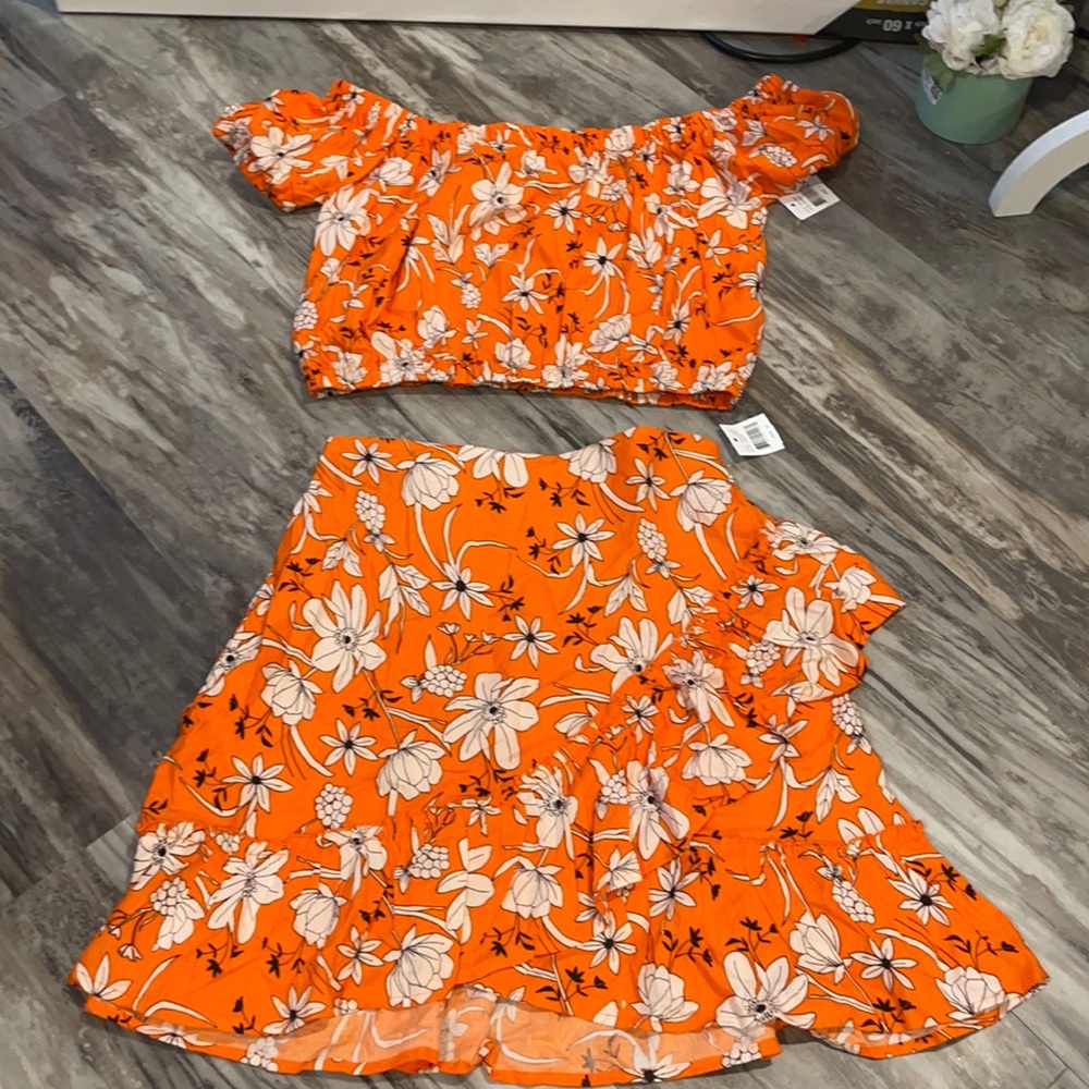 True destiny Orange Floral off shoulder sets M